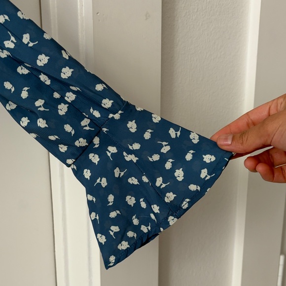 Lulu's Blue Floral Lace Trim Blouse - Picture 4 of 5